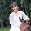 櫻坂46菅井友香、純白ドレスで念願の乗馬シーン　特典ポストカード6種も公開 | マイナ
